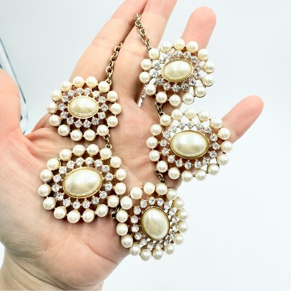 Circle Statement Faux Pearl Rhinestone Beaded Gold Toned Necklace - Picture 7 of 8